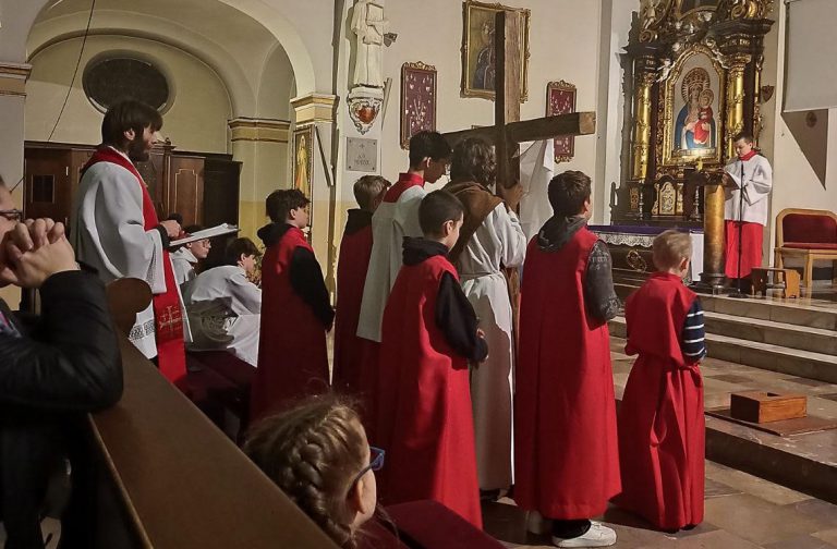Będą patrzeć na tego którego przebili